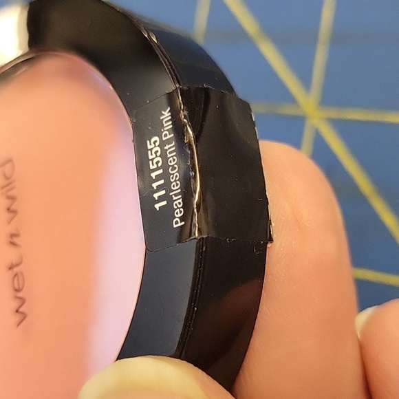 Wet n Wild Pearlescent Pink Blush 6g New - Picture 2 of 3